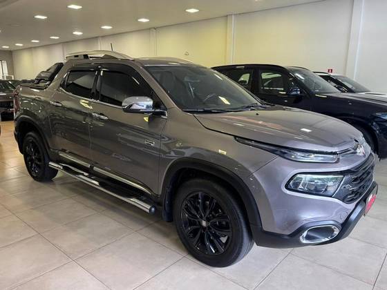 FIAT TORO 2.0 16V TURBO DIESEL RANCH 4WD AT9 FIAT TORO 2.0 16V TURBO DIESEL RANCH 4WD AT9